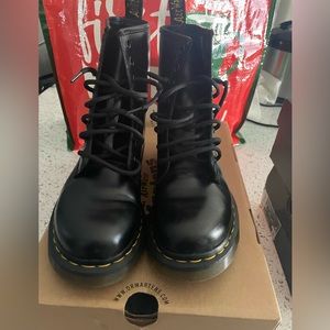Dr martens 1460 smooth leather womens 6 men’s 4